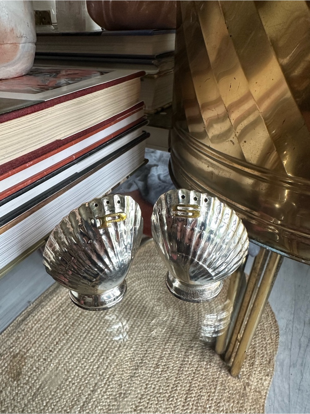 Vintage Silver Tone Clam Shell Salt Pepper Shakers Collectable Made in Japan